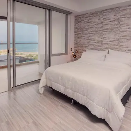 Brand New Front In With Pool View Apartamento